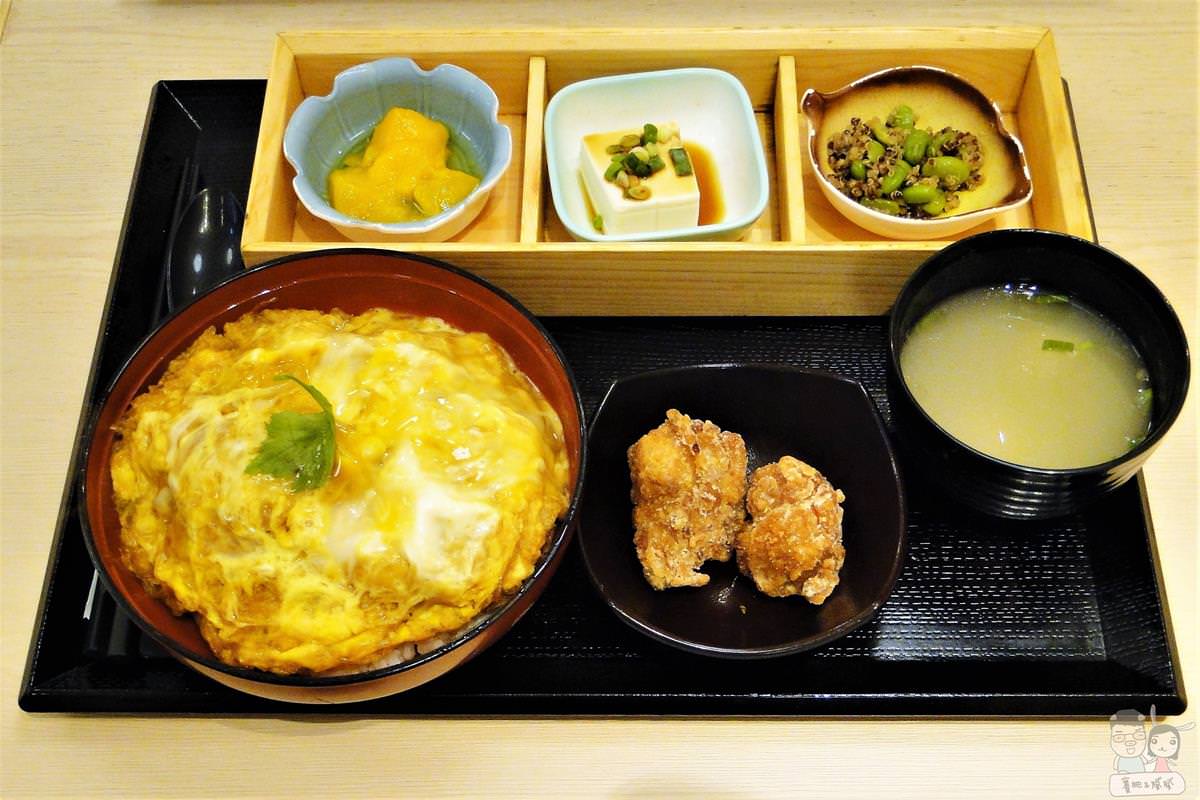 食記 尾張鶏三和親子丼專賣店 台北市捷運市政府站統一時代百貨美食街 賽肥膩膩の娛樂生活誌